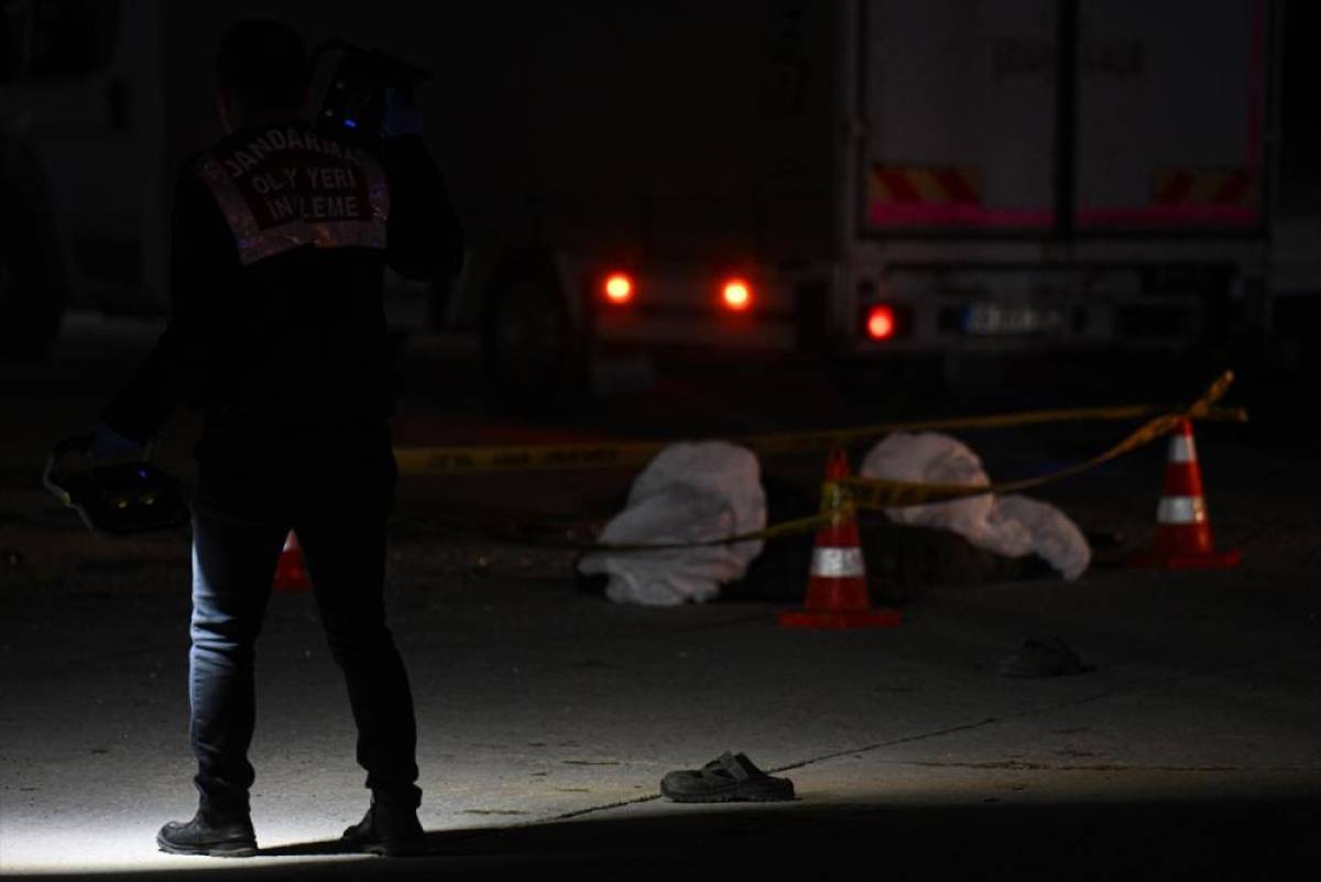 Ankara'da takla atan otomobilin &ccedil;arptığı tır s&uuml;r&uuml;c&uuml;s&uuml; hayatını kaybetti