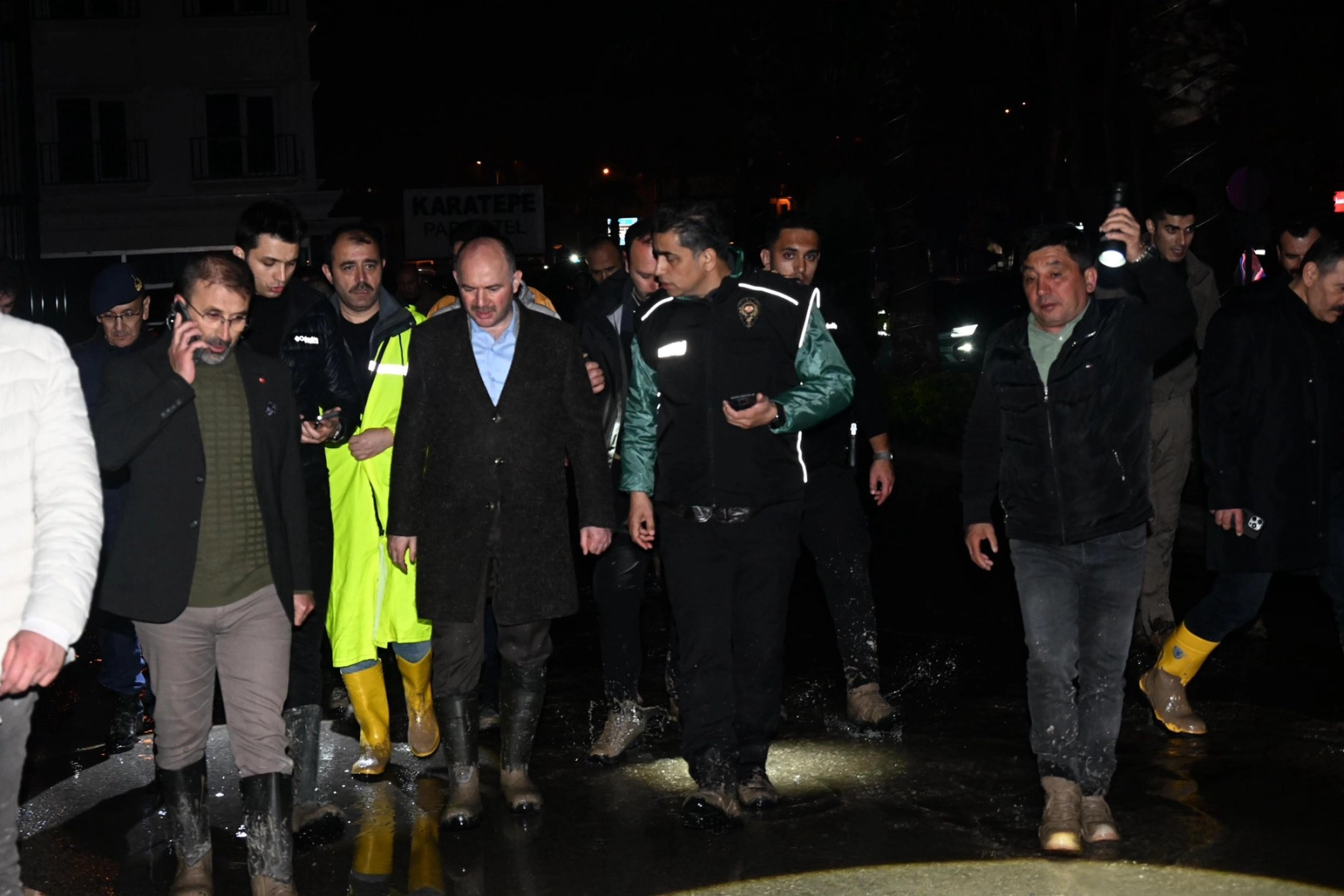 Osmaniye'de sağanak yağış: 2 &ouml;l&uuml;