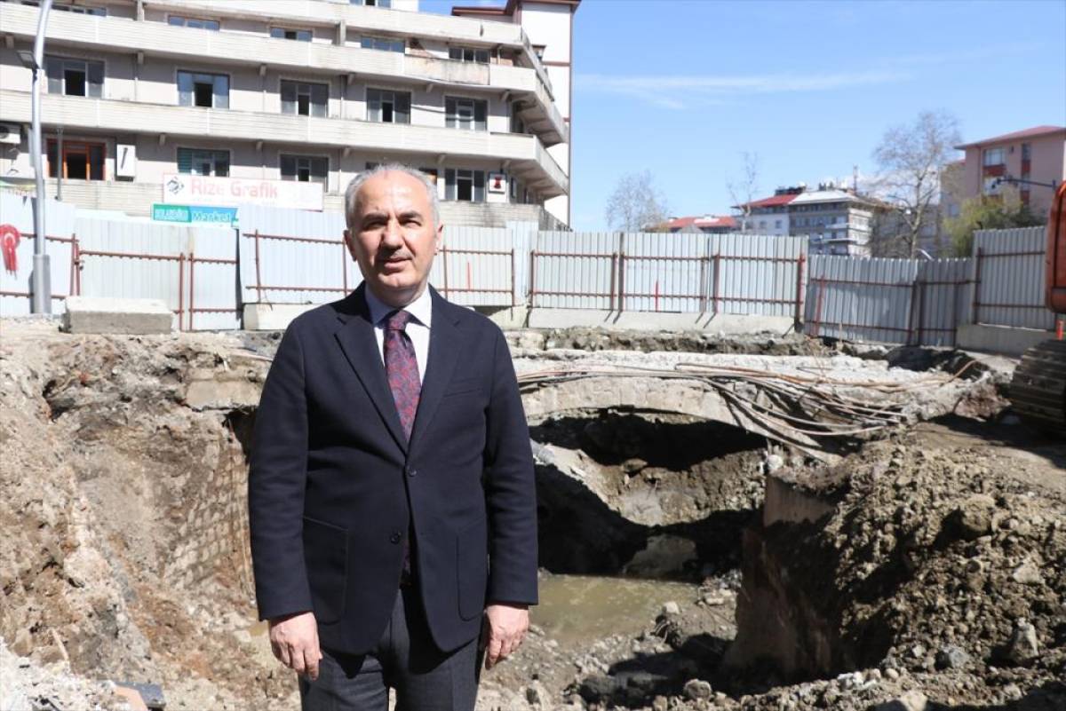 Rize'de yol d&uuml;zenleme &ccedil;alışmalarında tarihi taş kemerli k&ouml;pr&uuml; bulundu