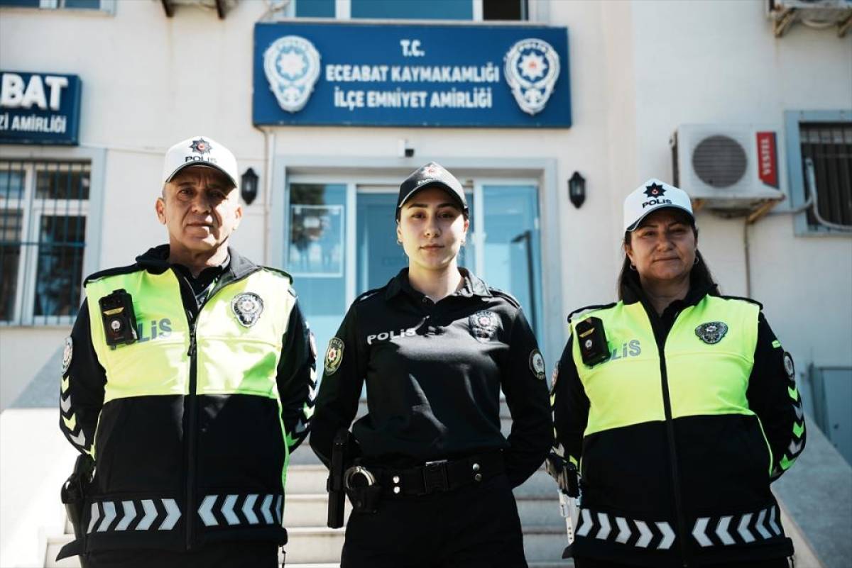 Polis &ccedil;ift, meslektaş kızlarıyla aynı il&ccedil;ede g&ouml;rev yapıyor