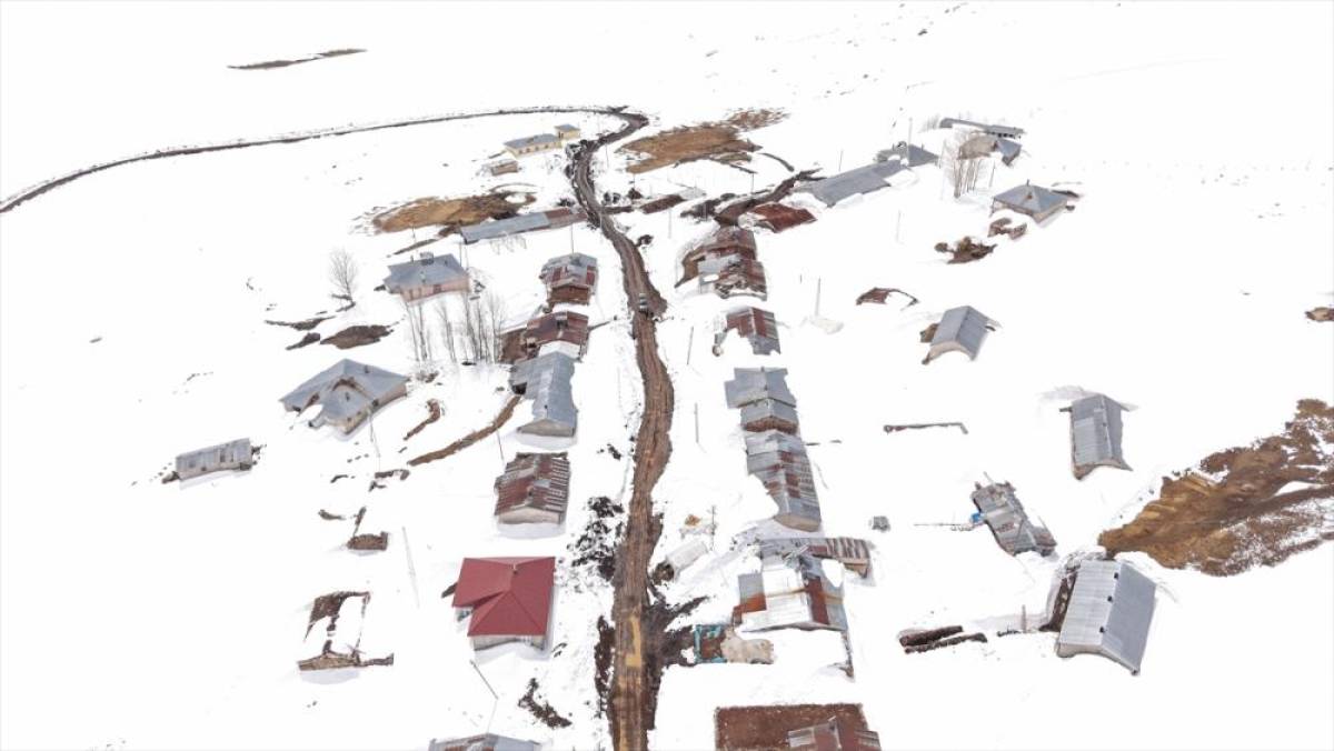 Van'ın y&uuml;ksek yerleşim yerlerinde kışın etkileri s&uuml;r&uuml;yor