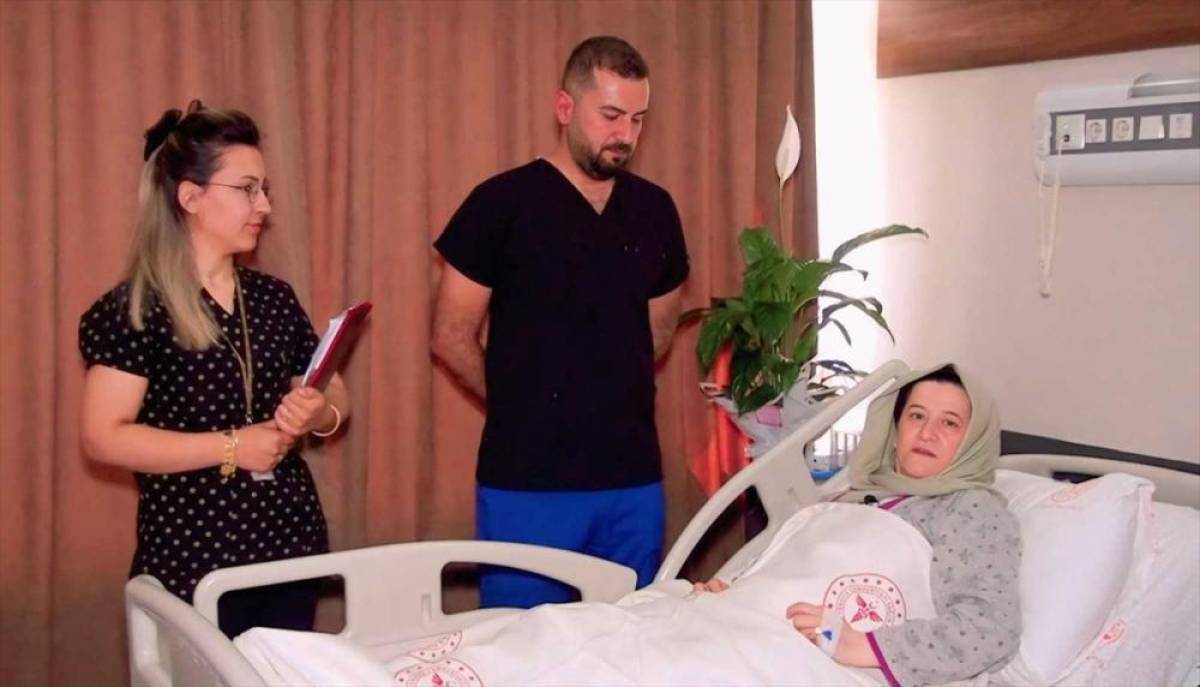 Şanlıurfa'da karnından 29 santimetre kitle &ccedil;ıkartılan kadın sağlığına kavuştu