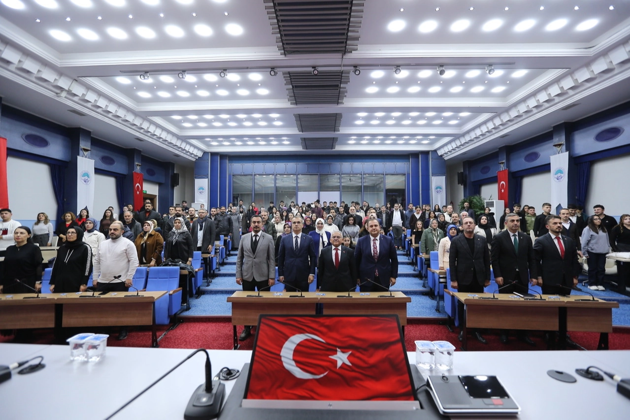 Kayserili gen&ccedil; şairler &ouml;d&uuml;llerine kavuştu