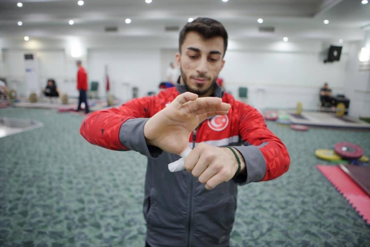 Milli halterci Harun Algül, Avrupa Şampiyonası'ndan altın madalyayla dönmek istiyor