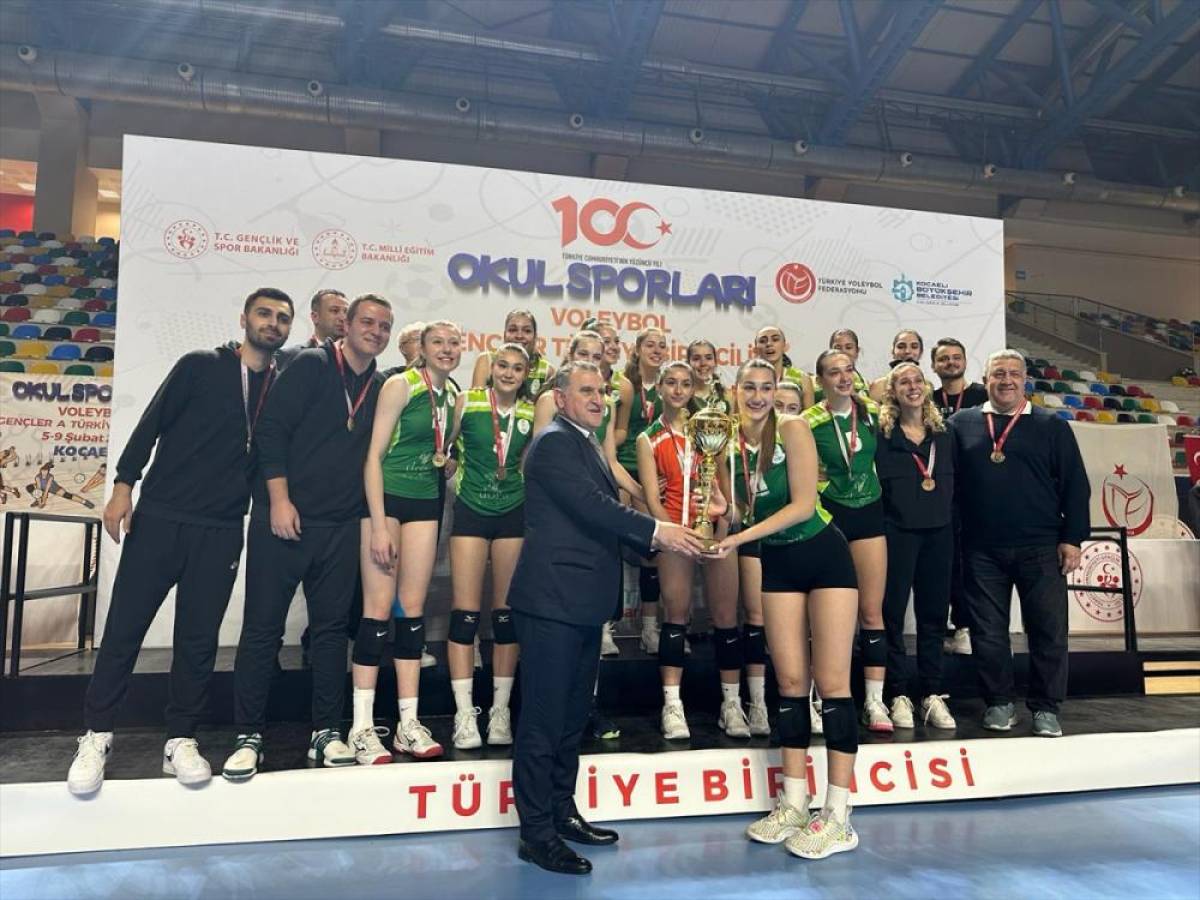 Doğa Koleji, Türkiye Liseler Voleybol Şampiyonası'nda şampiyon oldu