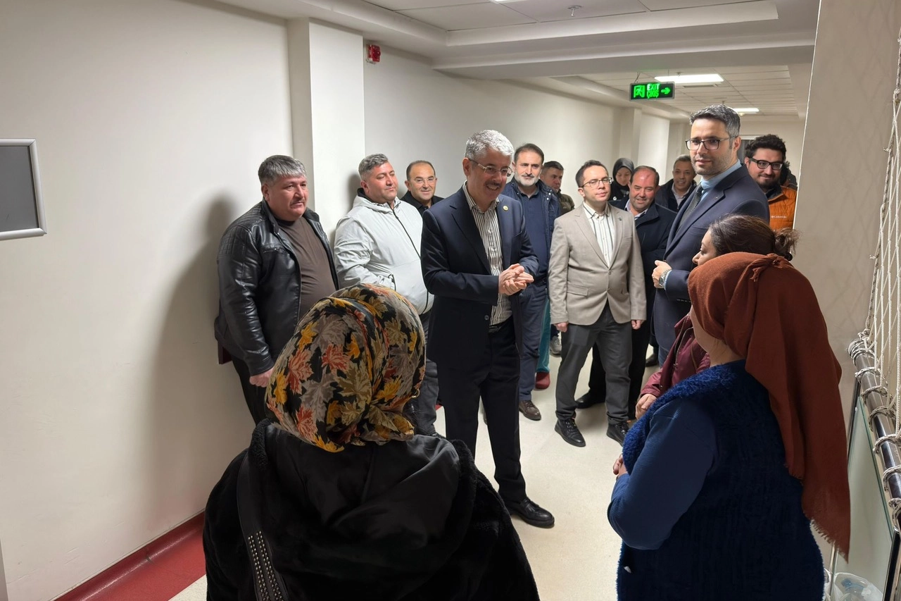 Şaban &Ccedil;opuroğlu'ndan &ccedil;at kapı hastane ziyareti