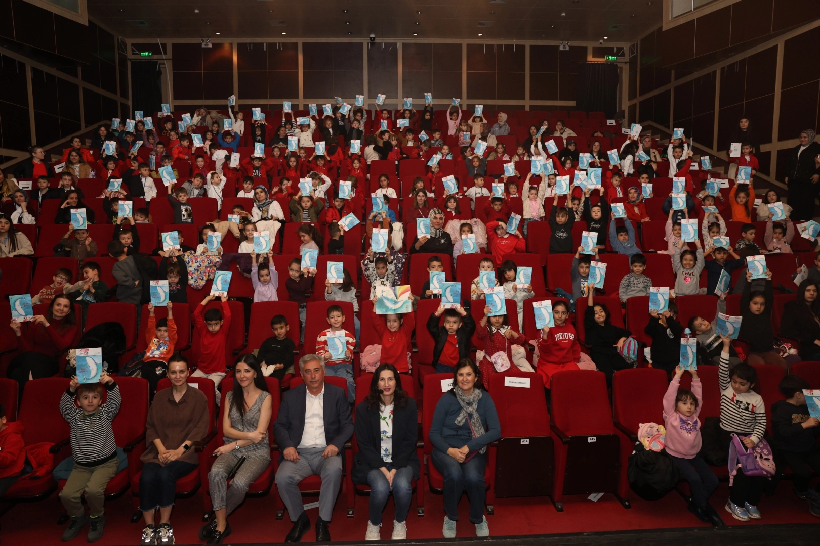 Bursalı minikler &ldquo;Kızıl Kaptan&rdquo; ile hayal yolculuğuna &ccedil;ıktı