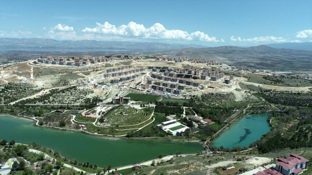 Malatya Bahçebaşı'nda inşa edilen 11 bin deprem konutunda sona gelindi