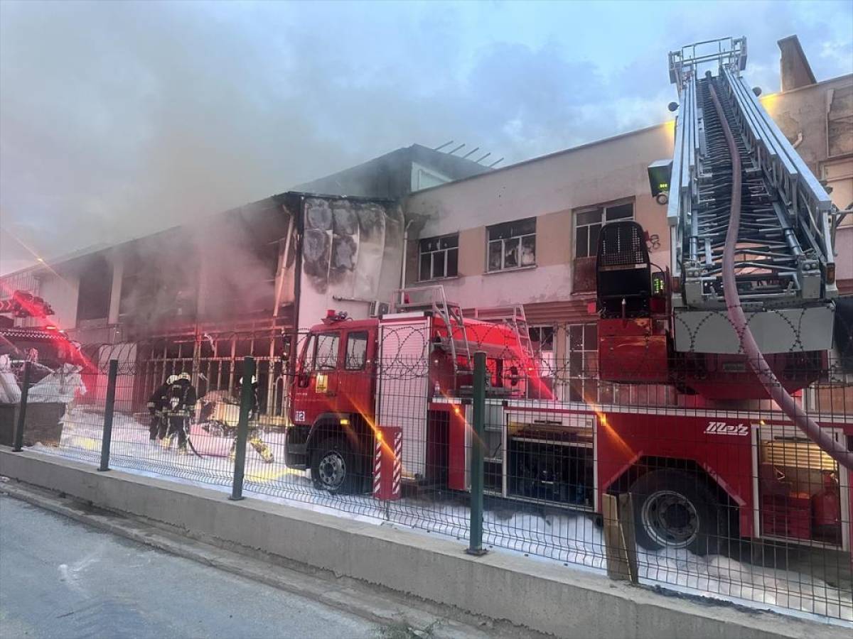 Konya'da yangına m&uuml;dahale eden itfaiye personeli şehit oldu