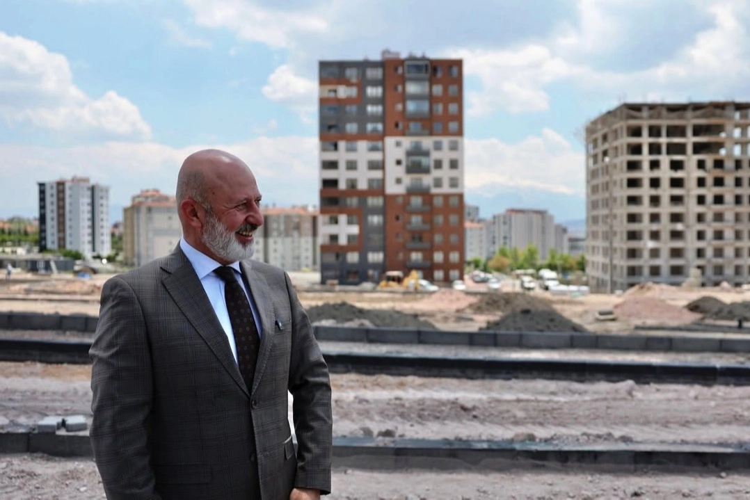 Kayseri Kocasinan'da kentsel d&ouml;n&uuml;ş&uuml;mle yeni yaşam alanları y&uuml;kseliyor