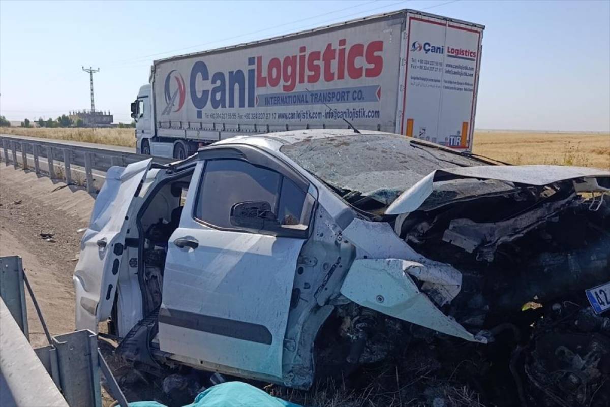 Mardin'de ref&uuml;je &ccedil;arpan otomobildeki 1 kişi &ouml;ld&uuml;, 2 kişi yaralandı