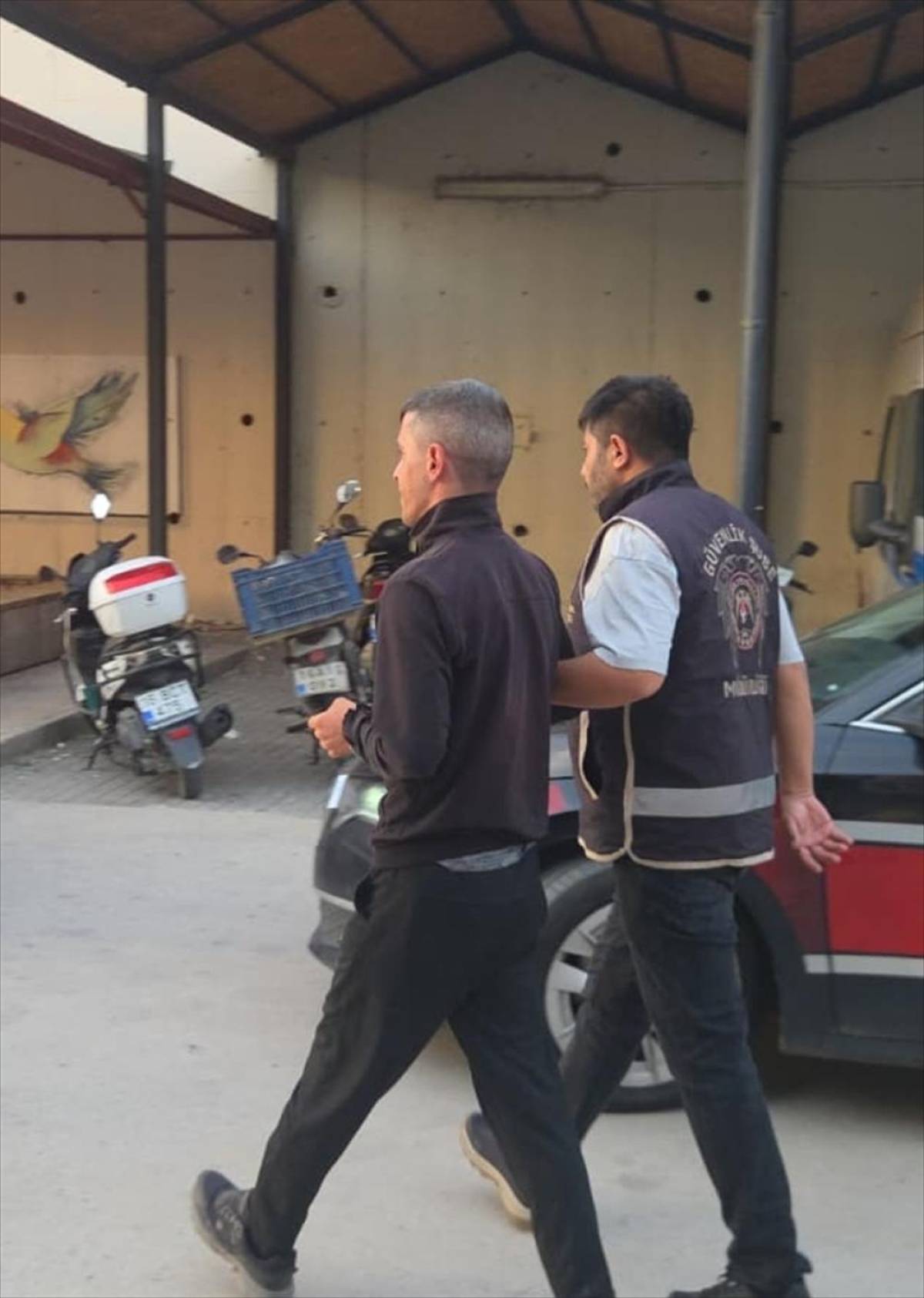 Bursa merkezli uyuşturucu soruşturmasında 52 zanlıya y&ouml;nelik operasyon başlatıldı