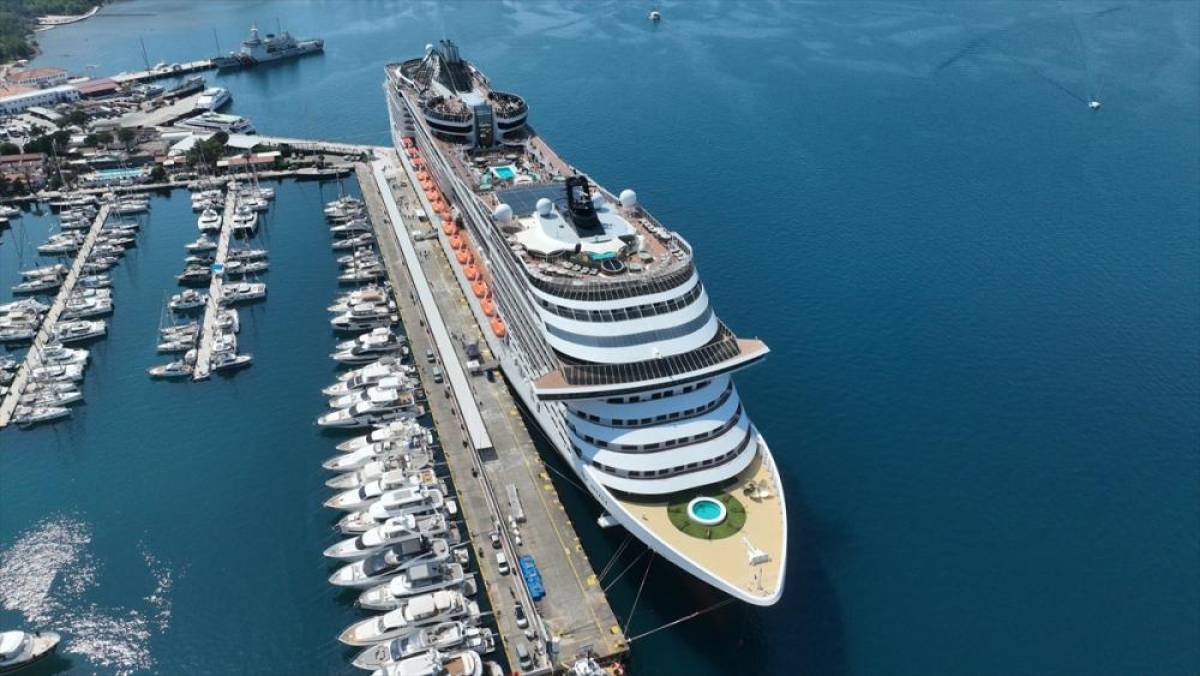 Marmaris'e "MSC Divina" kruvaziyeriyle 3 bin 899 turist geldi