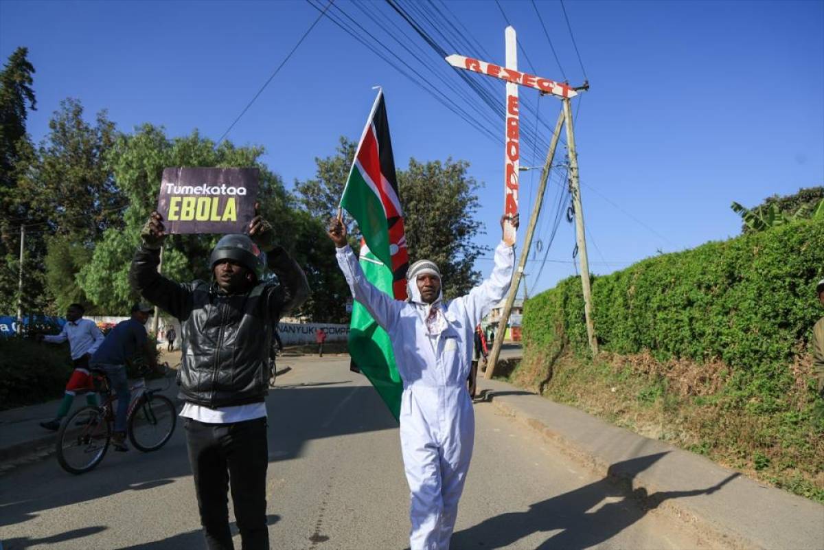 Kenya'da, ABD vatandaşları i&ccedil;in kurulacak Ebola tesisini protesto edenlere polis m&uuml;dahalesi