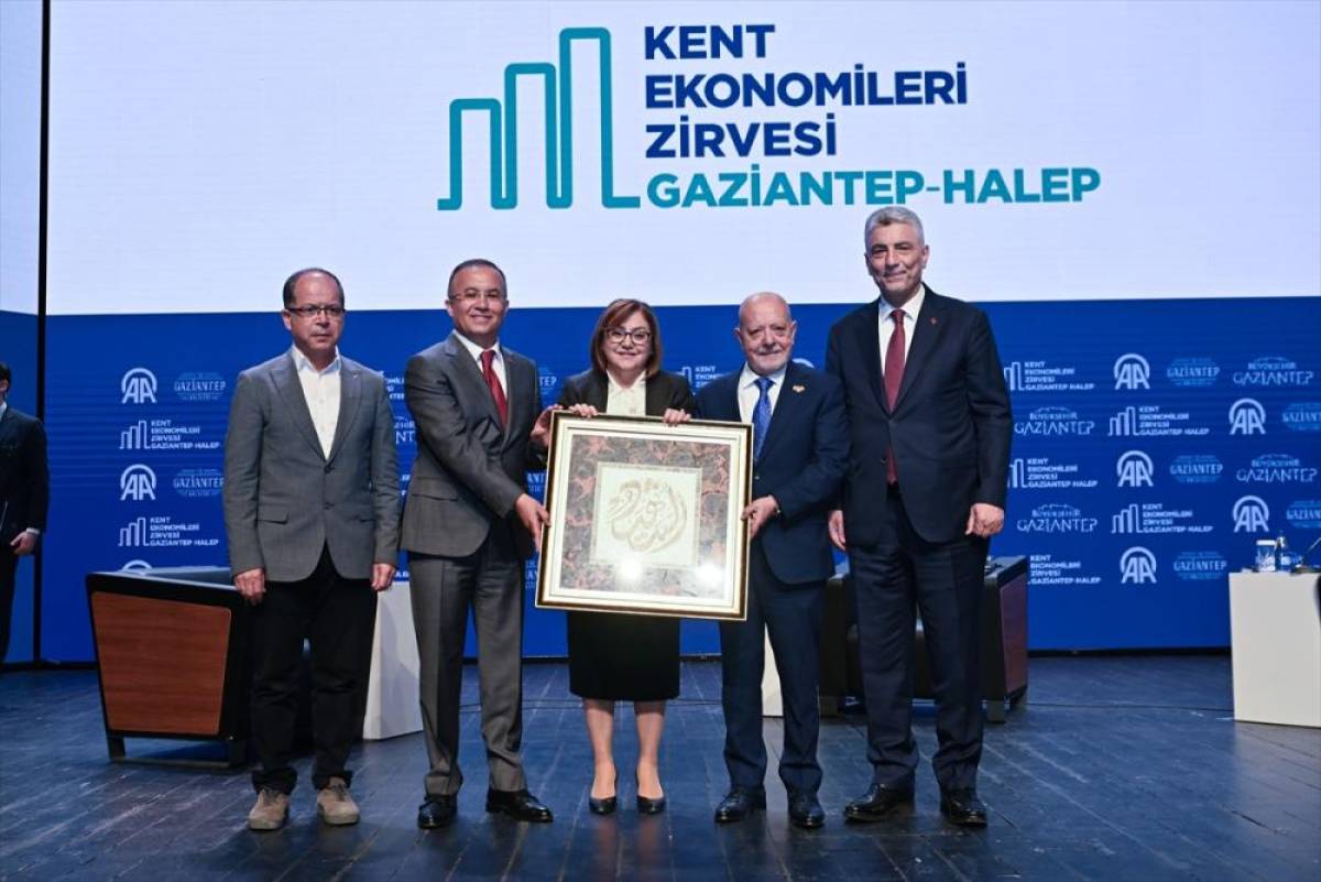 Ticaret Bakanı &Ouml;mer Bolat, AA Kent Ekonomileri Zirvesi'nde konuştu: (2)
