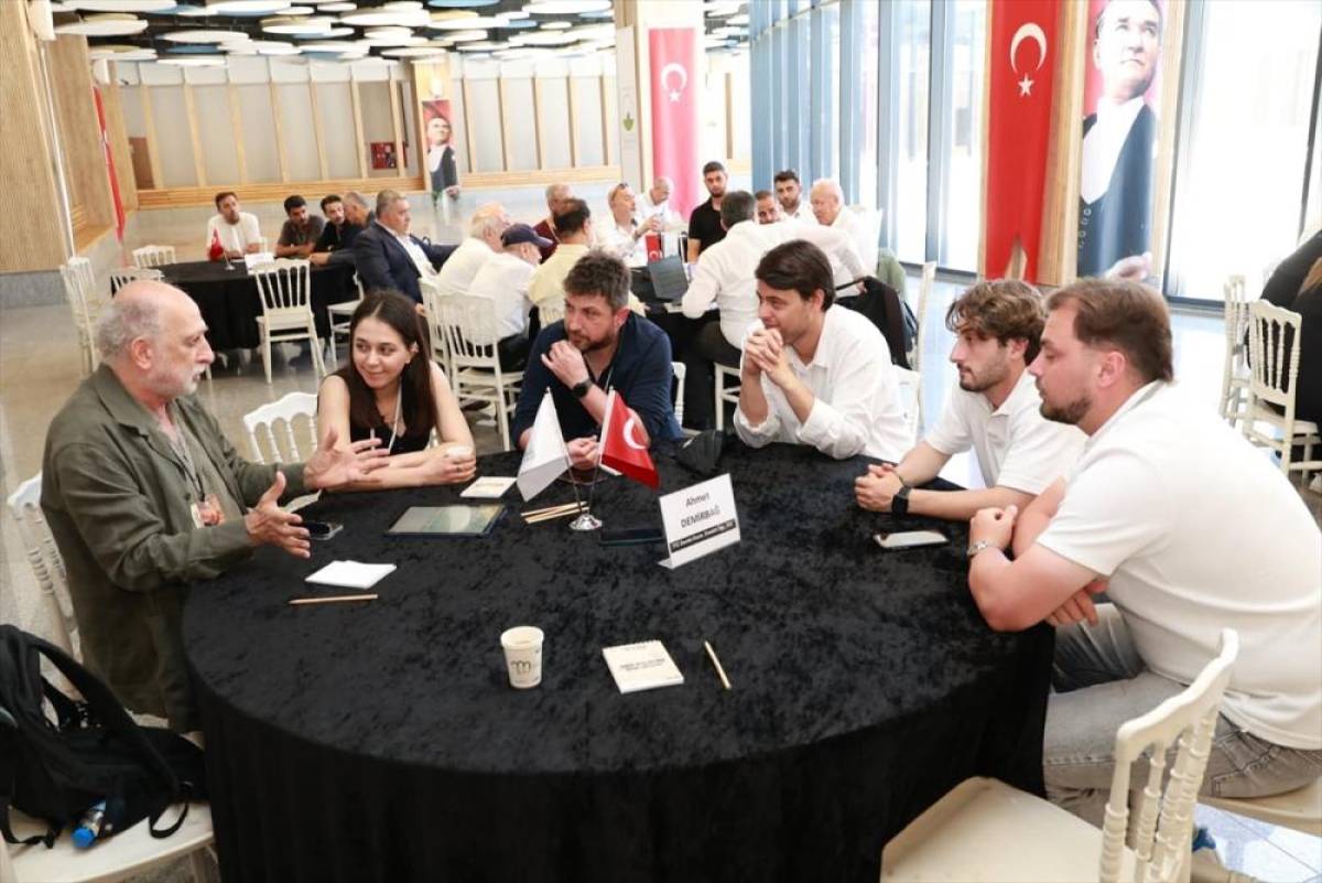 Bursa'nın fethinin 700. yılı kapsamında "Bursa Kılı&ccedil;-Kalkan Oyunu &Ccedil;alıştayı" yapıldı