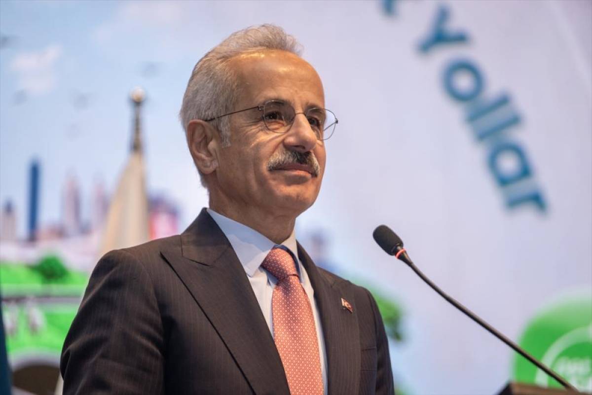 Bakan Uraloğlu, 9. Ulusal Asfalt Sempozyumu ve Sergisi'nde konuştu: