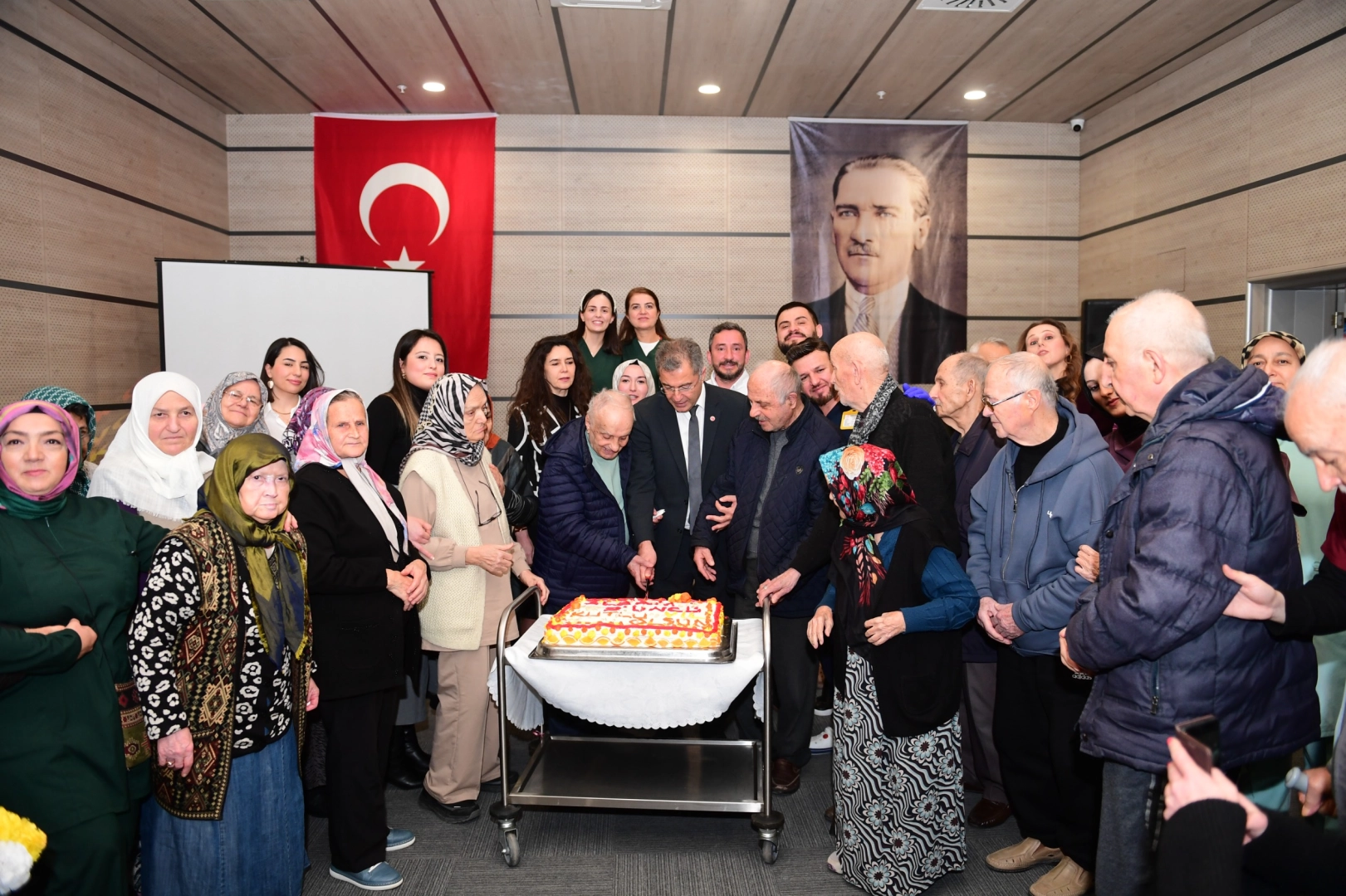 Osmangazi Belediyesi Alzheimer G&uuml;nd&uuml;z Bakım Evi 3. yılını kutladı