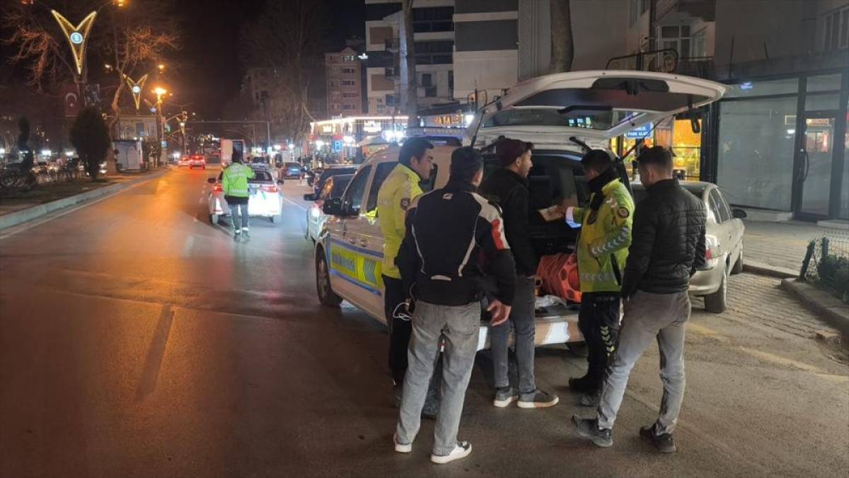 K&uuml;tahya'da otomobiliyle drift yapan s&uuml;r&uuml;c&uuml;ye 140 bin lira ceza kesildi