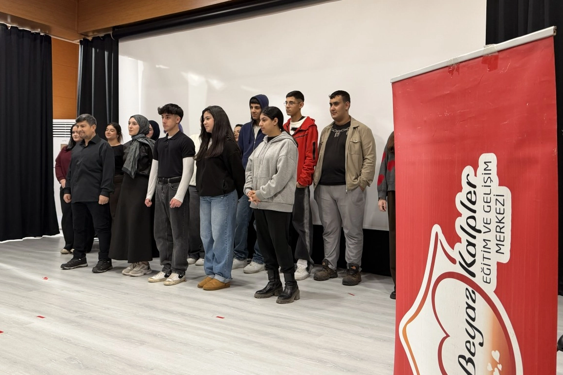 Kocaeli'de Beyaz Kalpler Mehmet Akif Ersoy&rsquo;u andı