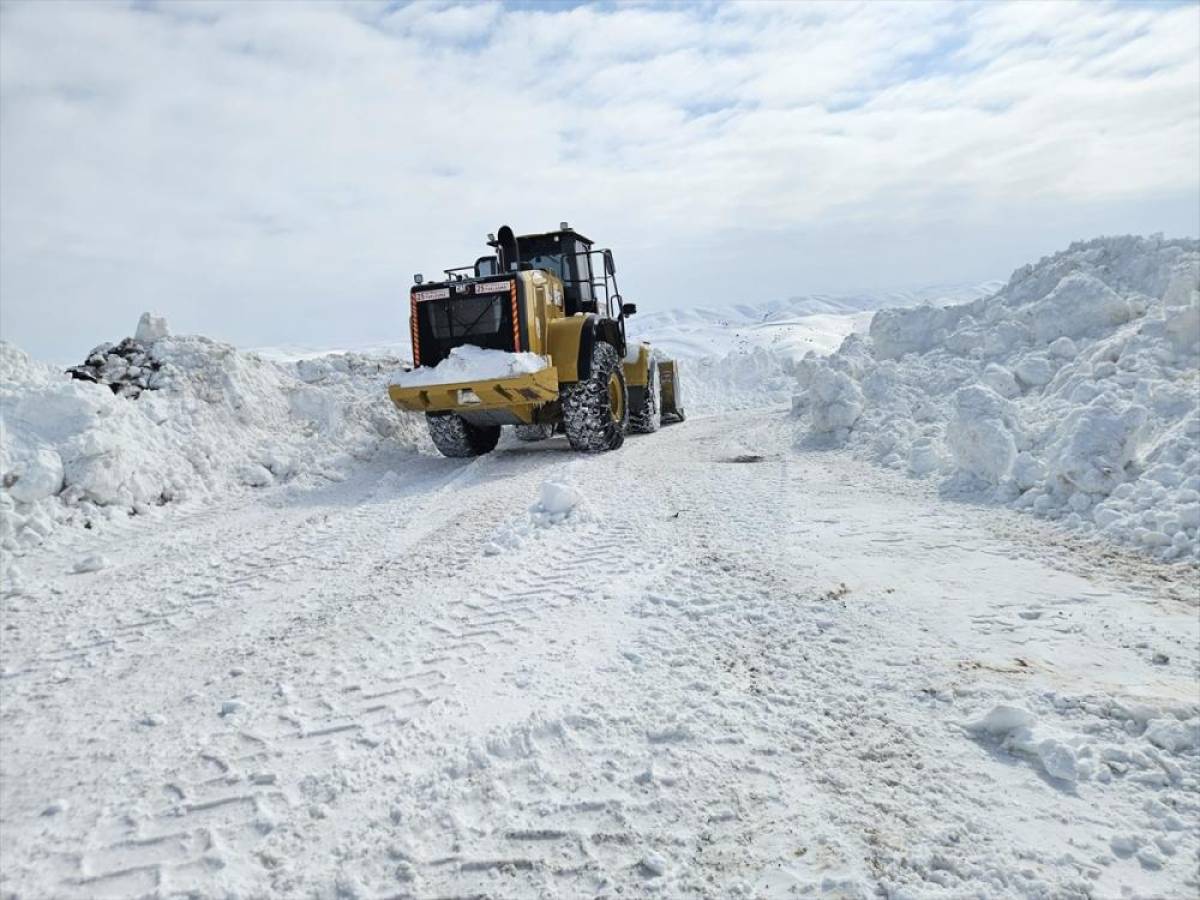 Erzurum, Tunceli ve Kars&rsquo;ta kar nedeniyle 198 yerleşim yerinin yolu kapandı