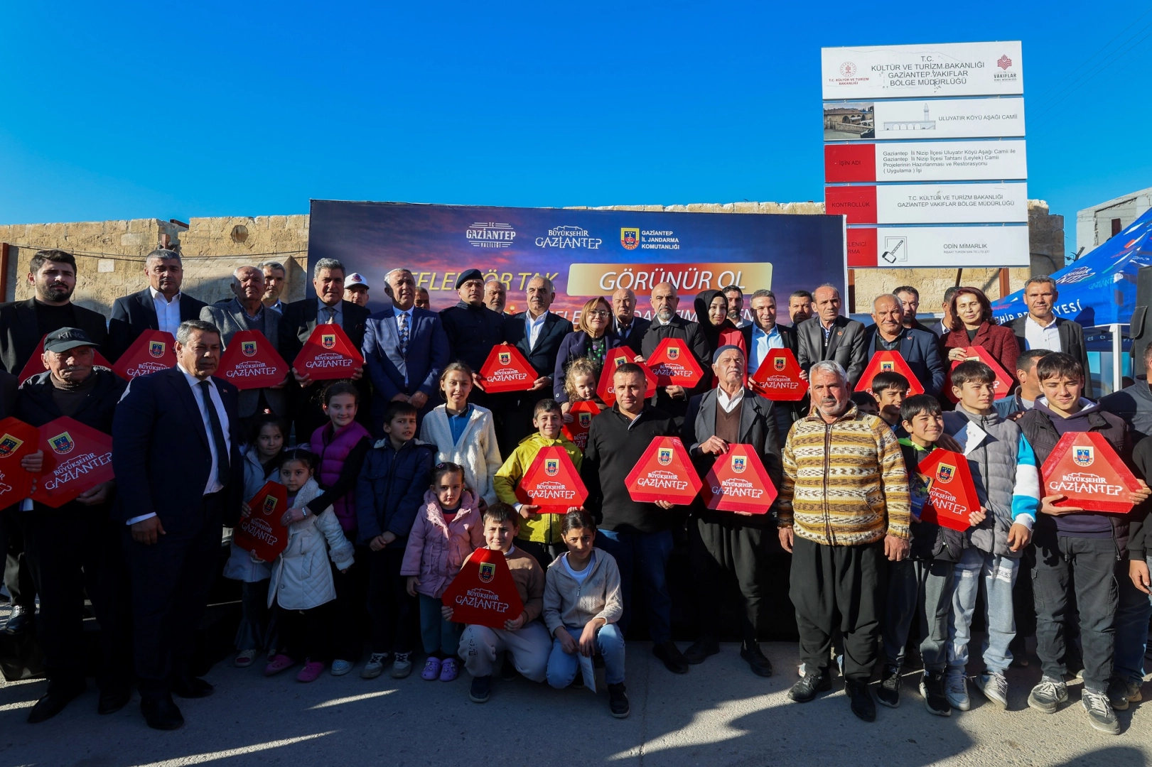 Gaziantep&rsquo;te &ldquo;Reflekt&ouml;r Tak, G&ouml;r&uuml;n&uuml;r Ol&rdquo; projesinde ilk dağıtım ger&ccedil;ekleştirildi