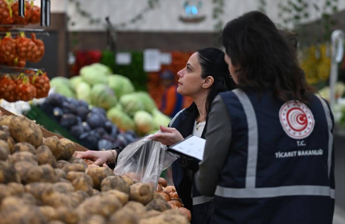 Ticaret Bakanlığı ekipleri Ramazan Bayramı &ouml;ncesinde Ankara'da market denetimi yaptı