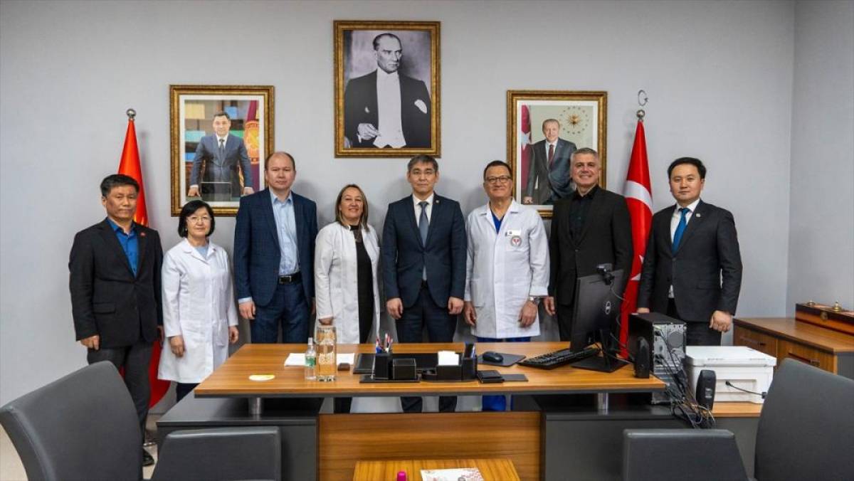 Kırgızistan Sağlık Bakanı Osmonov, Kırgız-T&uuml;rk Dostluk Devlet Hastanesini ziyaret etti