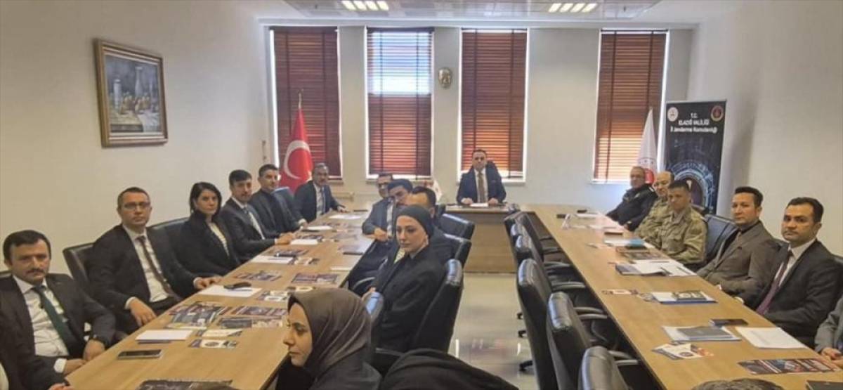 Elazığ'da uyuşturucu, yasa dışı bahis ve sanal kumarla m&uuml;cadele toplantısı