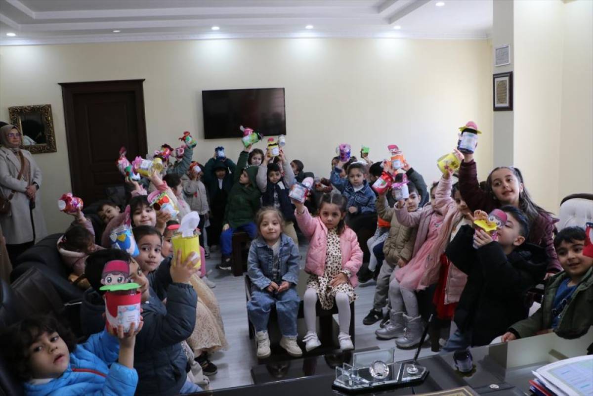 Kilis'te Kuran kursu &ouml;ğrencileri kumbaralarını Gazzeli &ccedil;ocuklara bağışladı