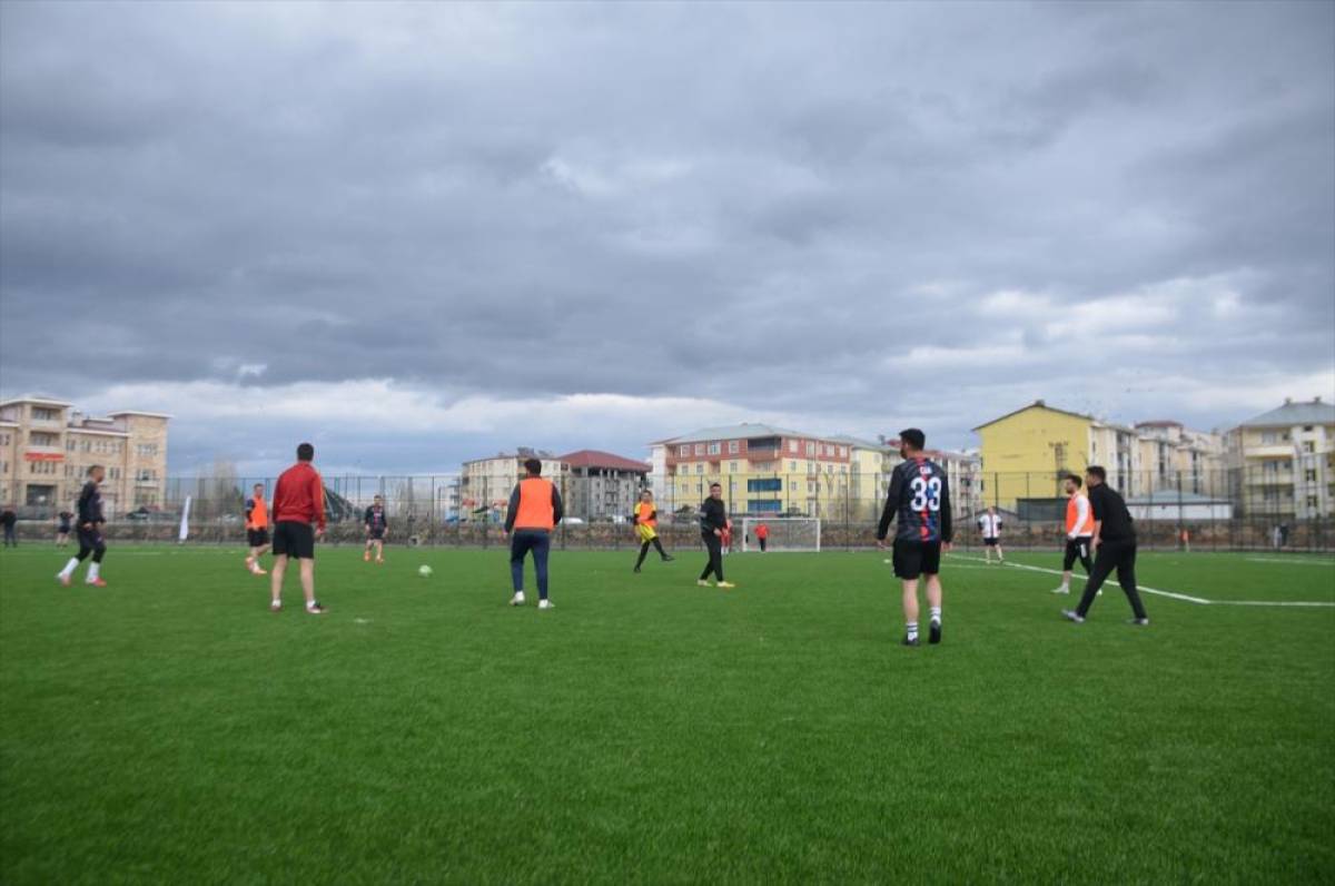 Bulanık'ta Polis Haftası etkinlikleri kapsamında futbol ma&ccedil;ı yapıldı