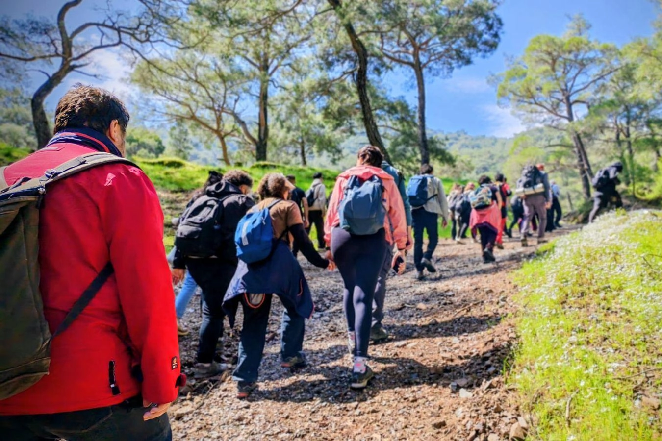 İzmir'de Efes Mimas Yolu&rsquo;nda bahar y&uuml;r&uuml;y&uuml;ş&uuml;