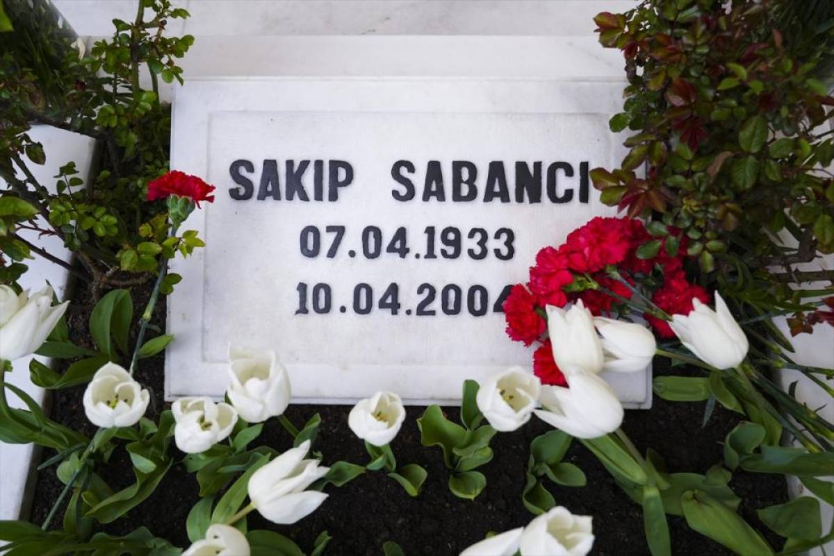 Sakıp Sabancı vefatının 22. yılında kabri başında anıldı