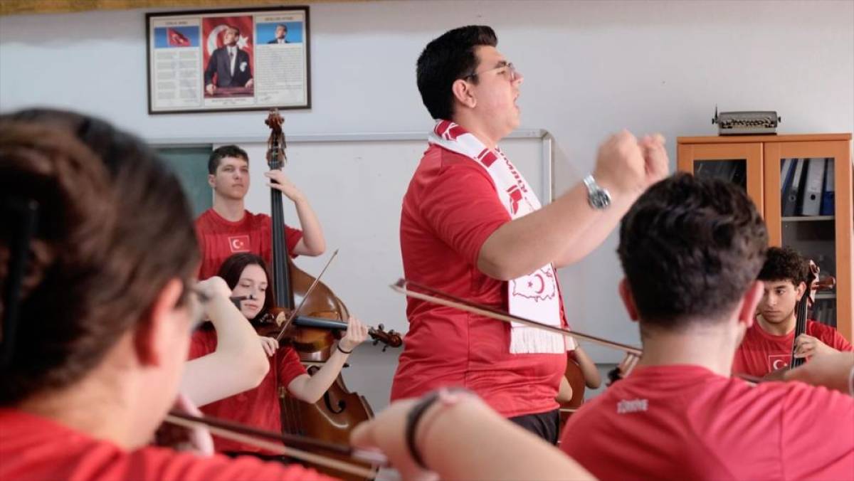 A Milli Futbol Takımı beste yarışmasında "Bizim &Ccedil;ocuklar" birinci oldu