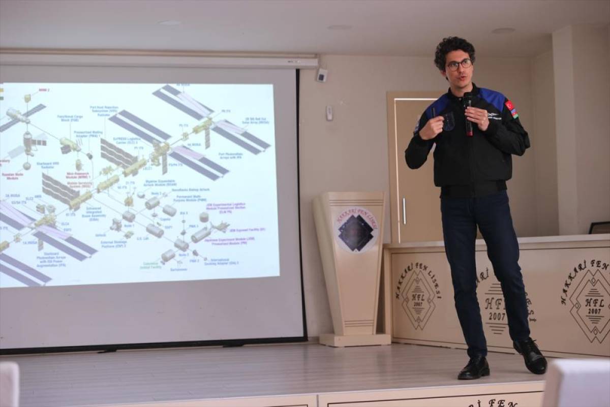 Astronot Tuva Cihangir Atasever, Hakkari'de &ouml;ğrencilerle buluştu