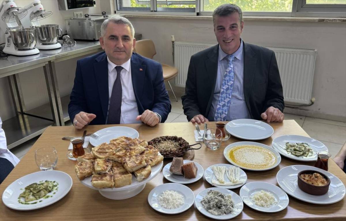 Artvin'in y&ouml;resel peynirleri &ouml;ğrencilerin ellerinde yeni lezzetlere d&ouml;n&uuml;şt&uuml;