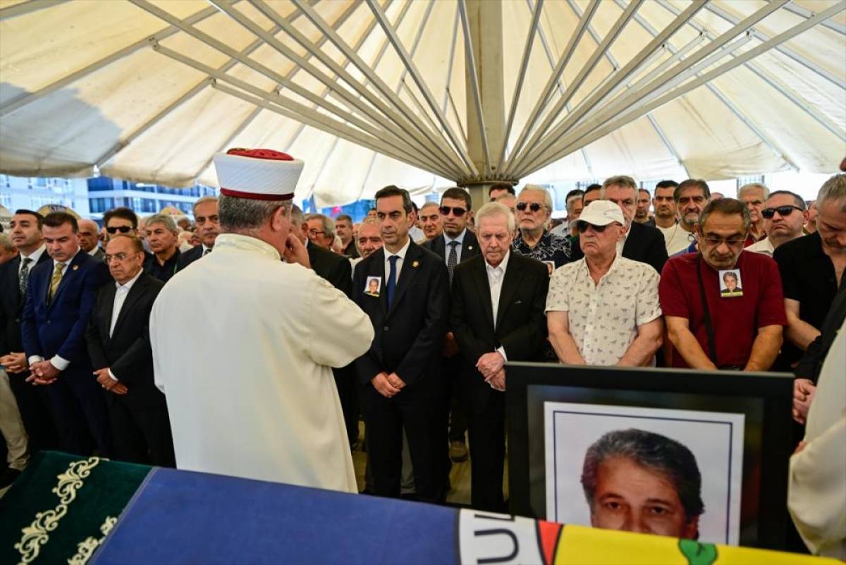 Fenerbah&ccedil;e'nin vefat eden eski y&ouml;neticisi &Ouml;zbek, son yolculuğuna uğurlandı