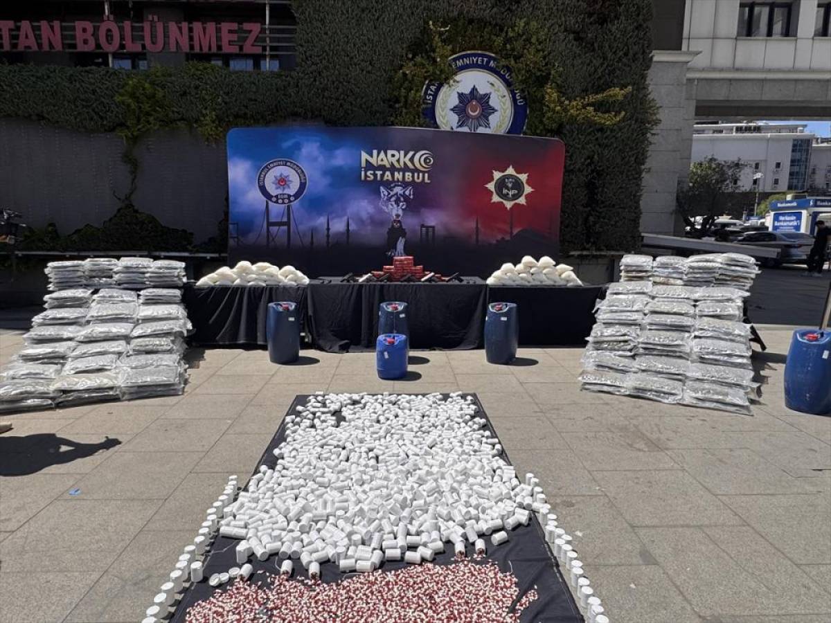 İstanbul merkezli operasyonlarda 1 ton 285 kilogram uyuşturucu ele ge&ccedil;irildi