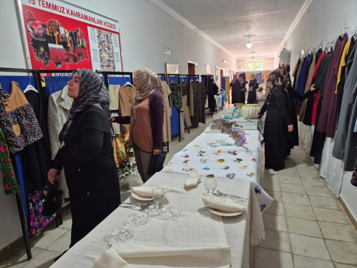 Keban'da yıl sonu sergisi a&ccedil;ıldı