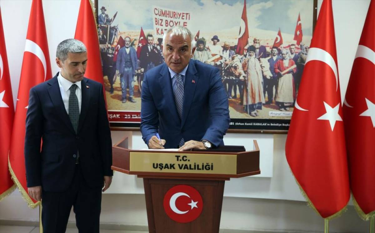 Kültür ve Turizm Bakanı Mehmet Nuri Ersoy, Uşak'ta incelemelerde bulundu