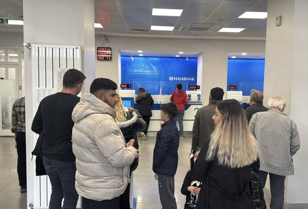 Trakya'da Yüzyılın Konut Projesi için bankadan başvuruyu tercih eden vatandaşlar kısmi yoğunluk oluşturdu