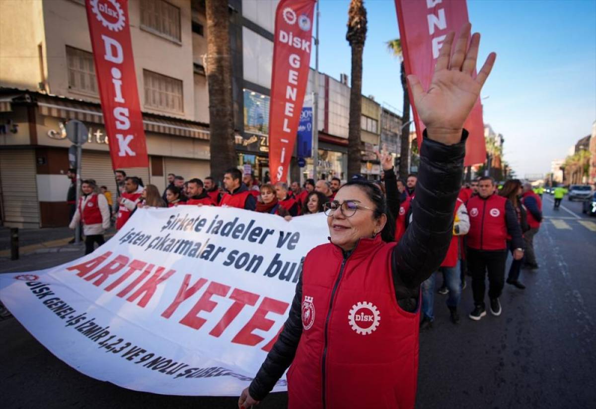 İzmir'de ücretsiz izne çıkarıldıktan sonra işbaşı yaptırılmayan işçiler eylemlerini sürdürdü