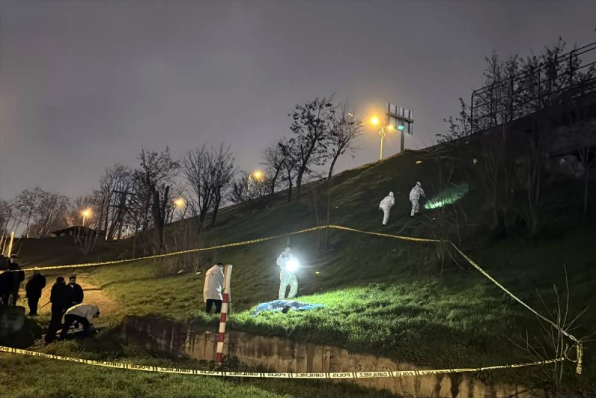 Bayrampaşa'da otoyol kenarında erkek cesedi bulundu