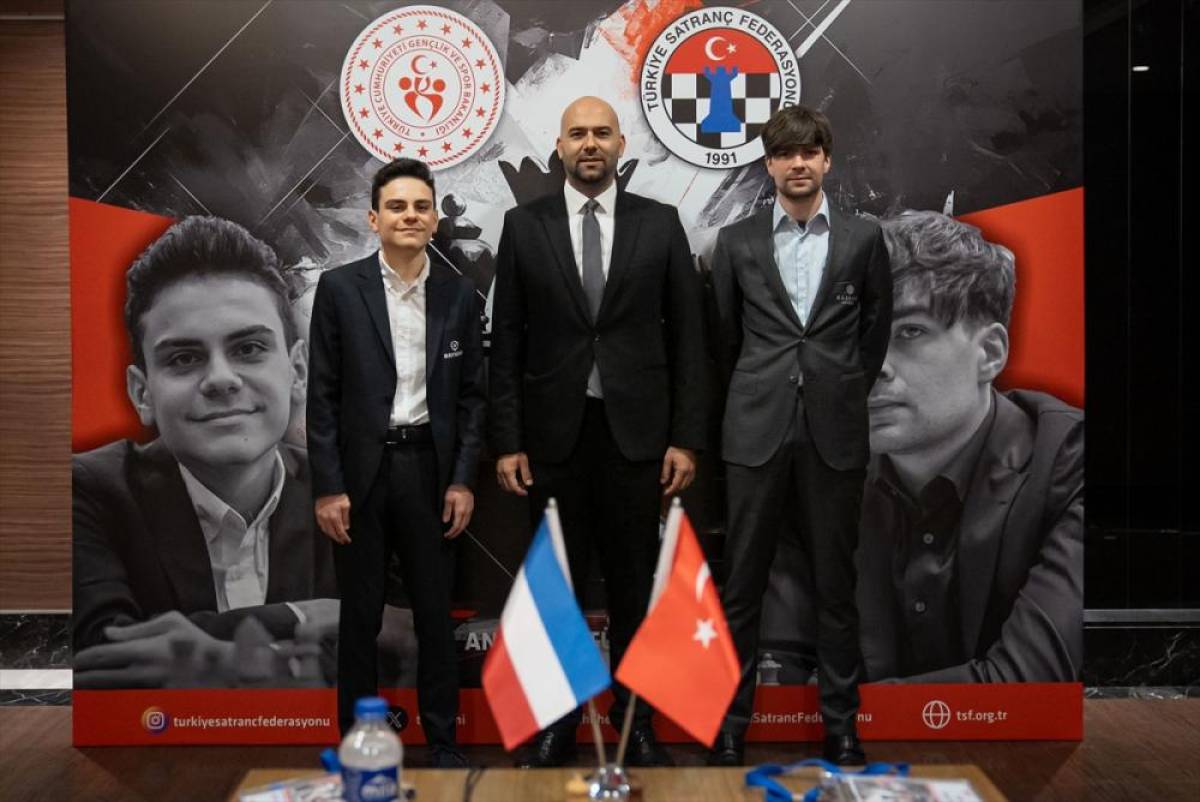 Satran&ccedil; oyuncuları Ediz G&uuml;rel ile Van Foreest arasındaki &ouml;zel ma&ccedil; başladı