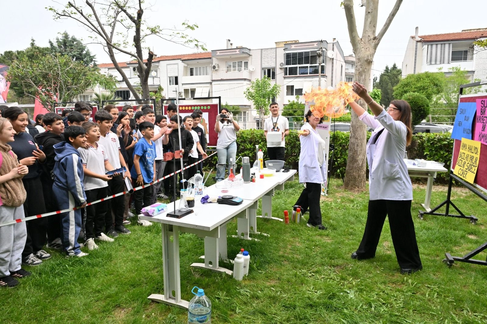 Manisalı &ouml;ğrenciler 'Bahar' ile geleceğe &ccedil;i&ccedil;ek a&ccedil;tı