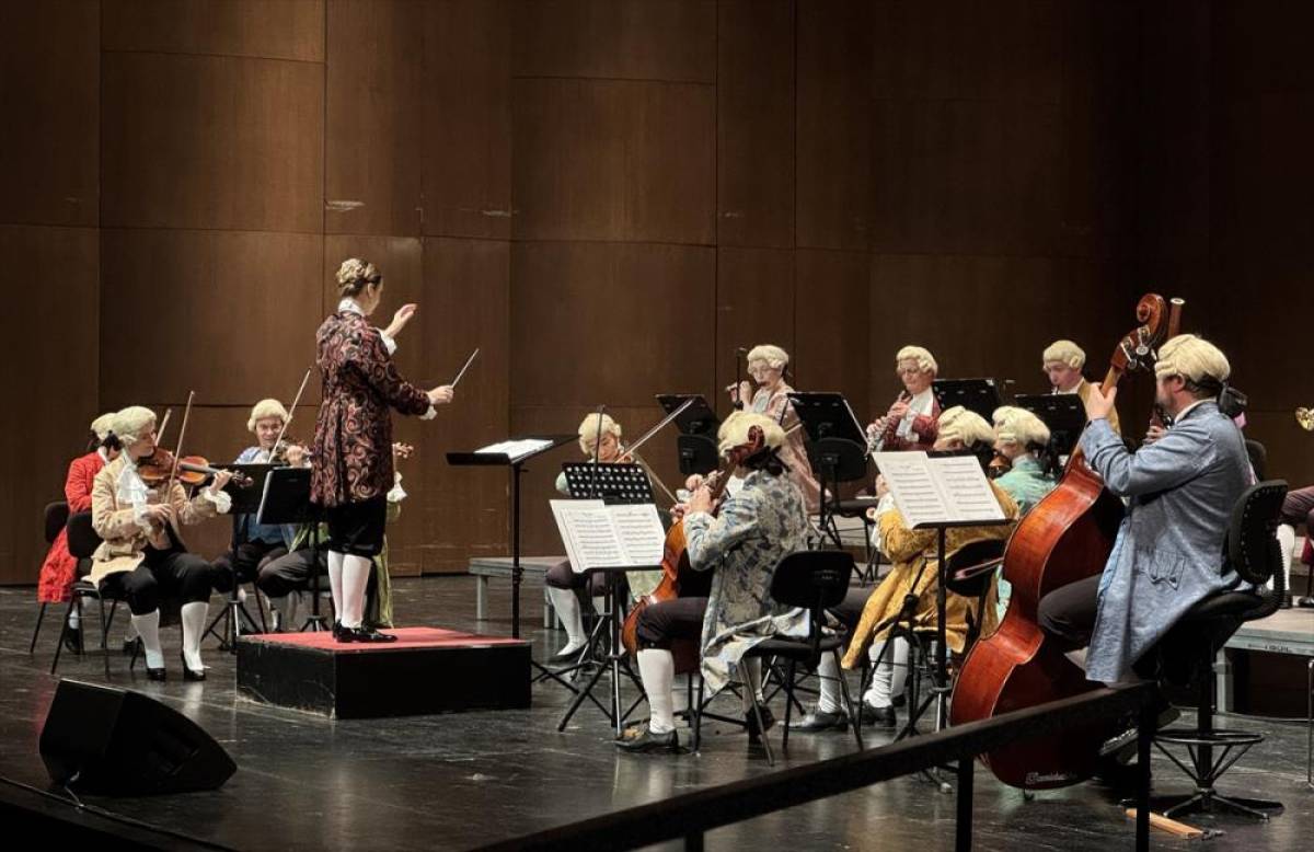 Viyana Mozart Orkestrası AKM'de m&uuml;zikseverlerle buluştu