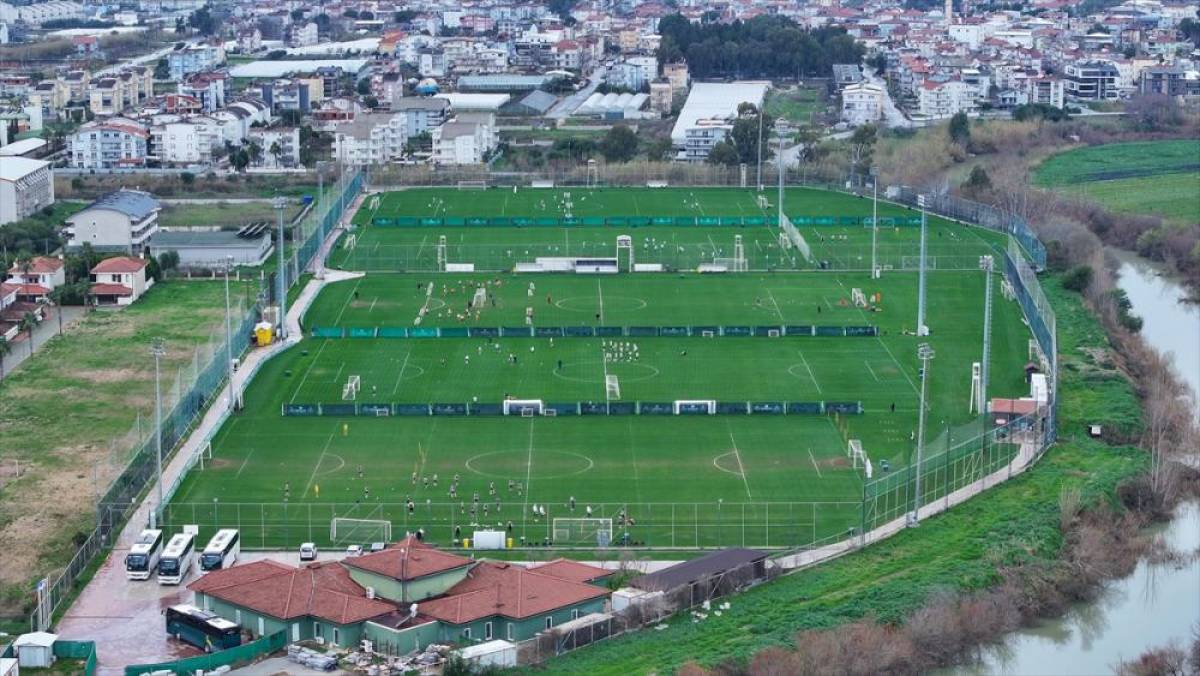 Antalya'da 1500'den fazla futbol takımı kamp yaptı