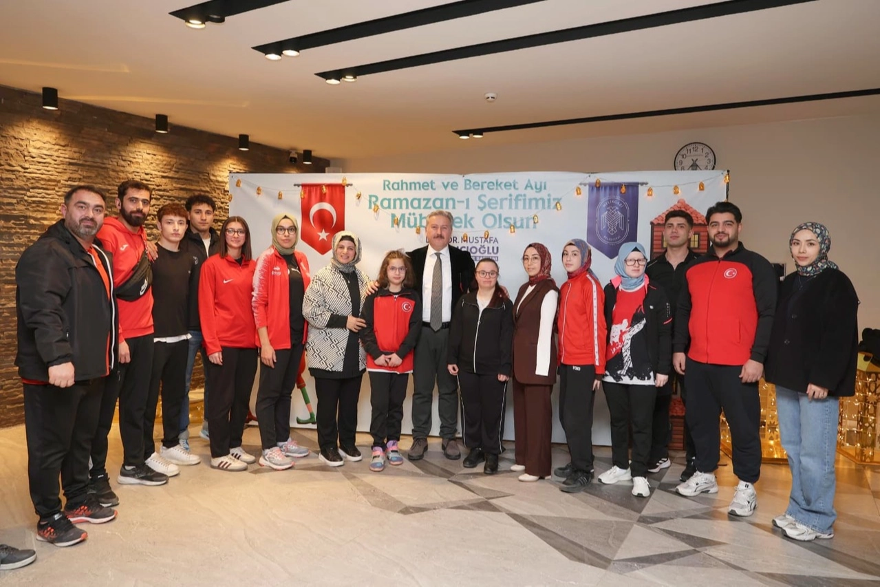 Akıl K&uuml;p&uuml;'nde iftar buluşması