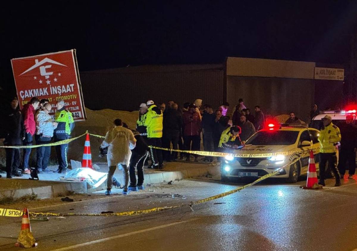 Adana'da belediye otob&uuml;s&uuml;yle &ccedil;arpışan motosikletin s&uuml;r&uuml;c&uuml;s&uuml; &ouml;ld&uuml;