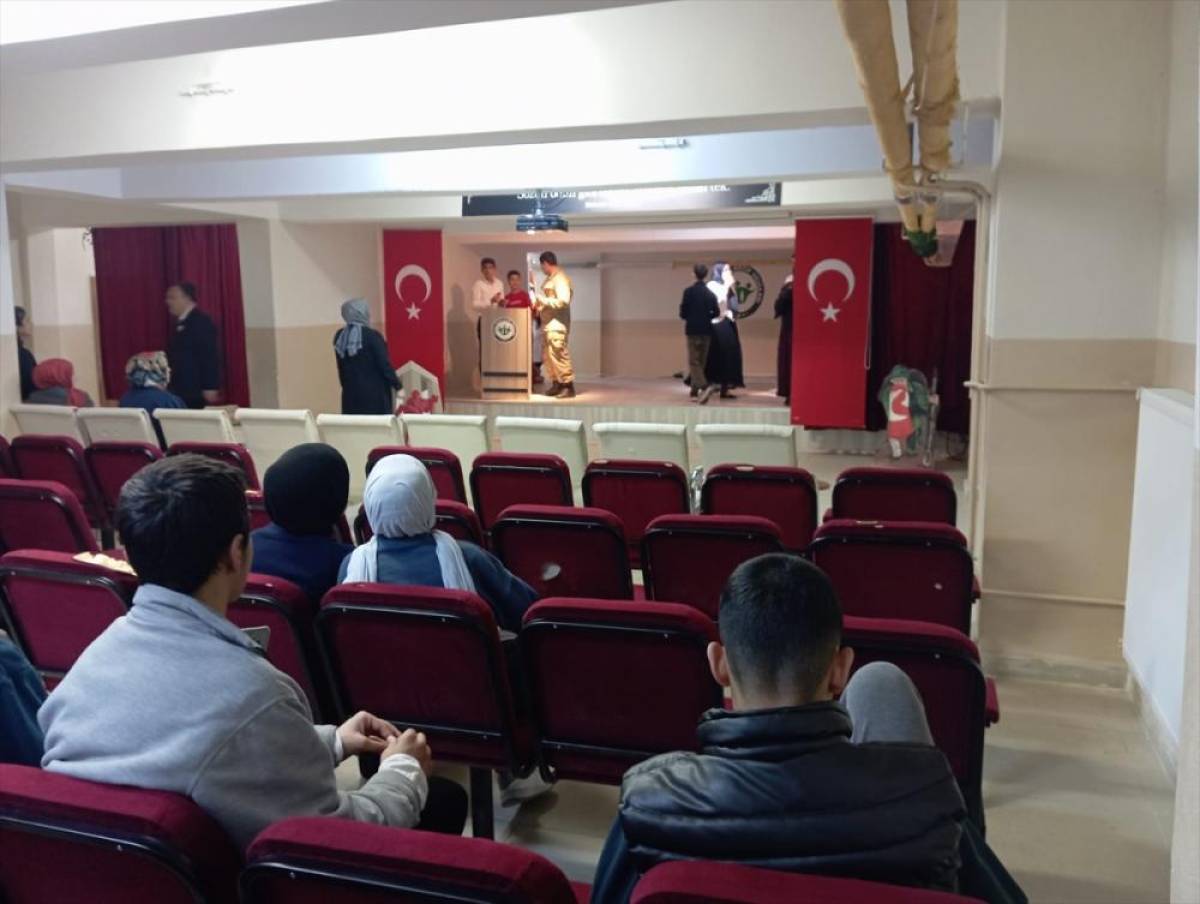 Baskil'de "İstiklal Marşı'nın Kabul&uuml; ve Mehmet Akif Ersoy'u Anma G&uuml;n&uuml;" programı d&uuml;zenlendi